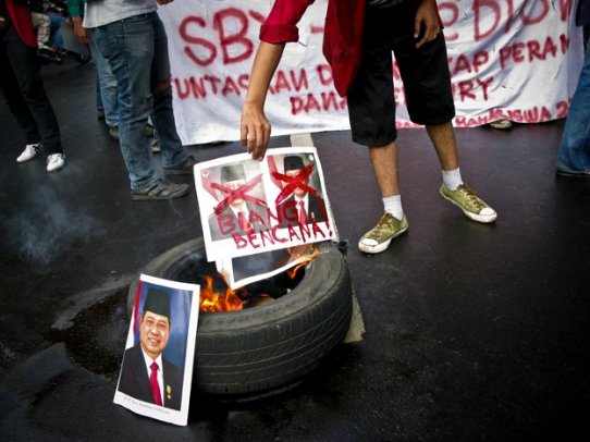 The prospects for 2014 don’t always inspire positive responses / Henri Ismail/Poros Photo Pathways to a people’s president